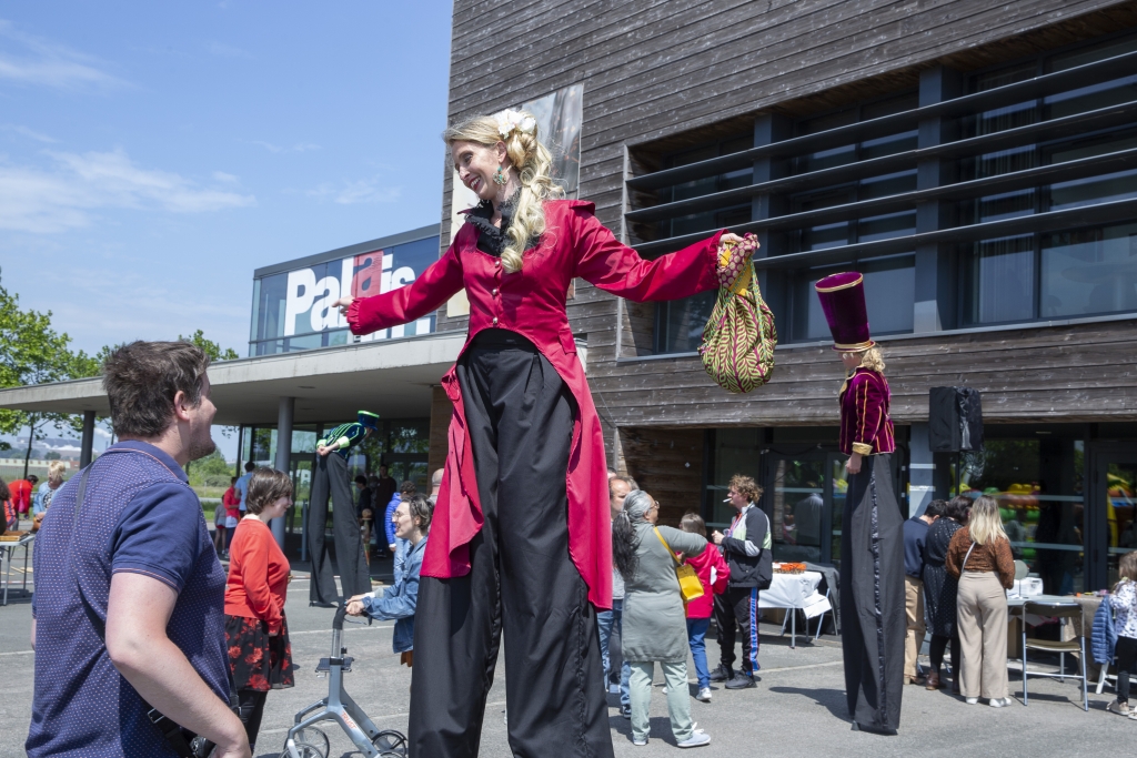 60 ans - circus performer